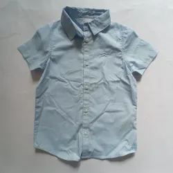 Camisa de mangas cortas color azul claro