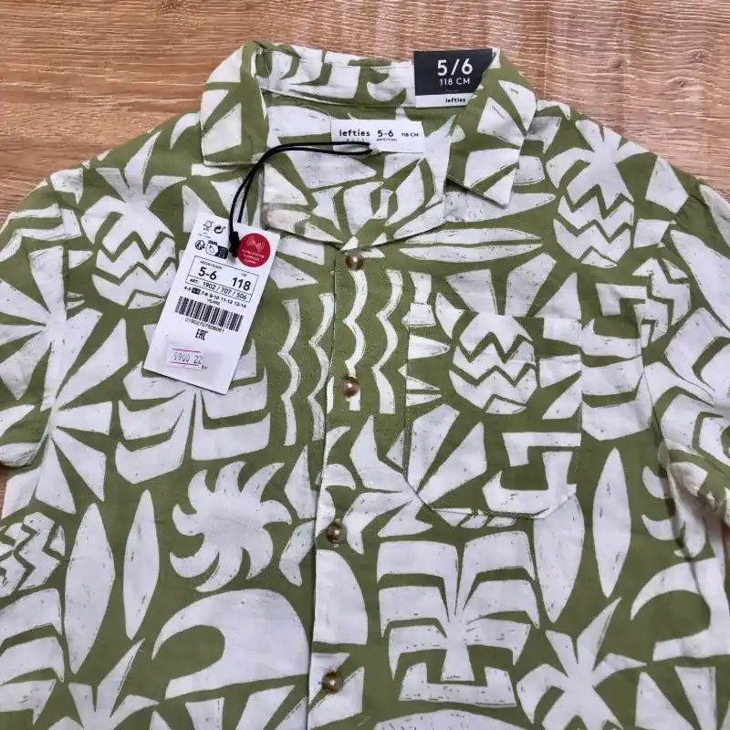 Camisa tropical color blanca y verde