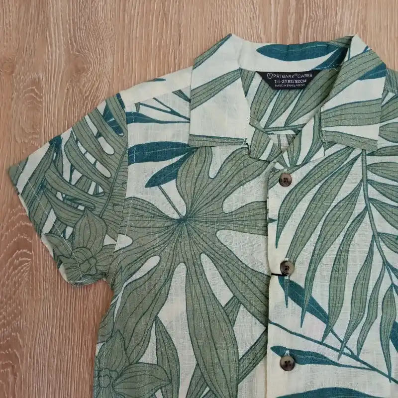 Camisa tropical color verde