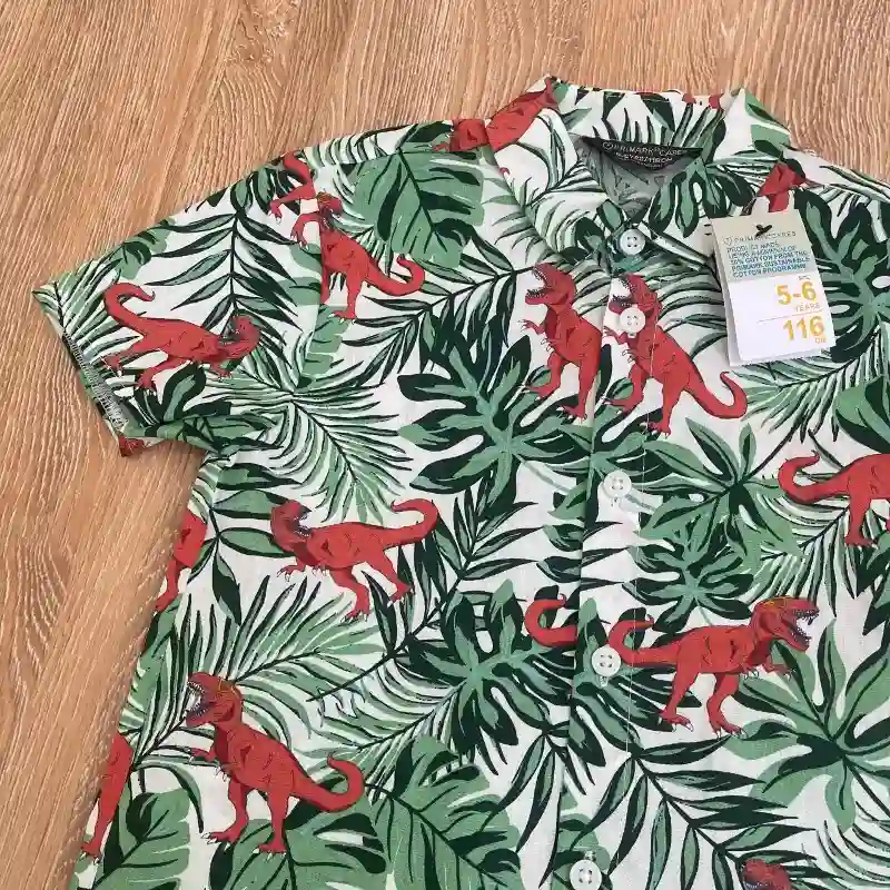 Camisa tropical con dinosaurios color verde