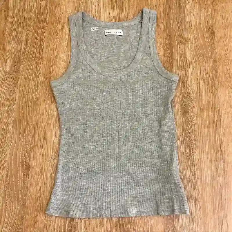 Camiseta básica color gris