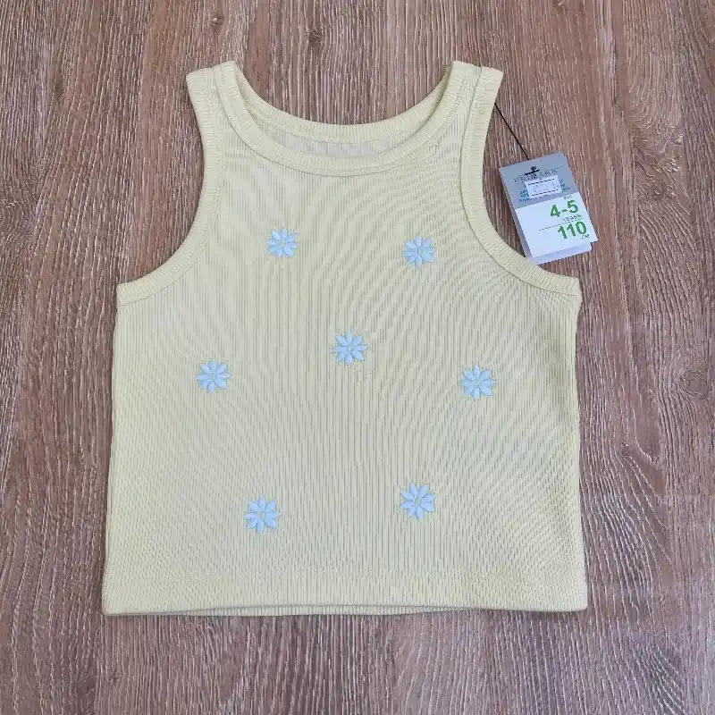 Camiseta color amarillo con flores 