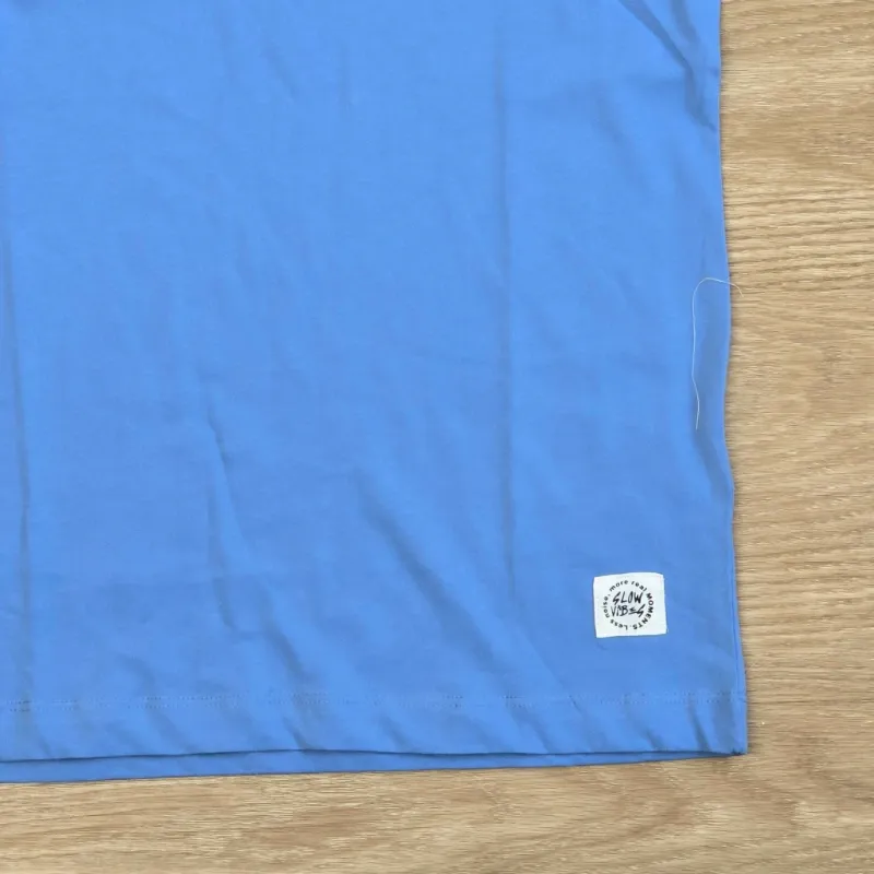 Camiseta color azul básica