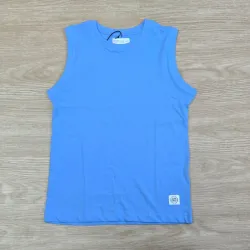 Camiseta color azul básica