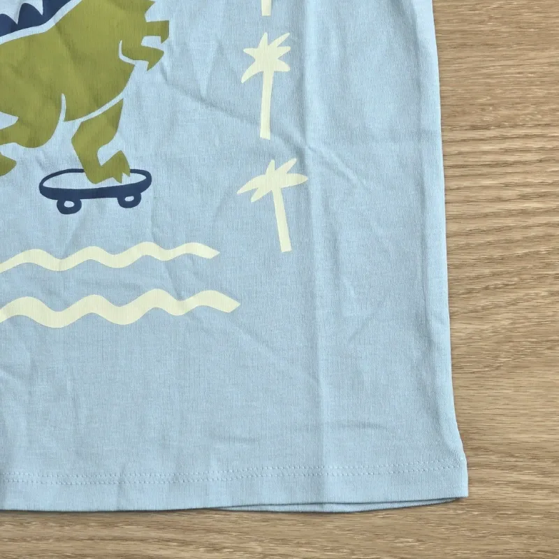 Camiseta color azul con Dinosaurio