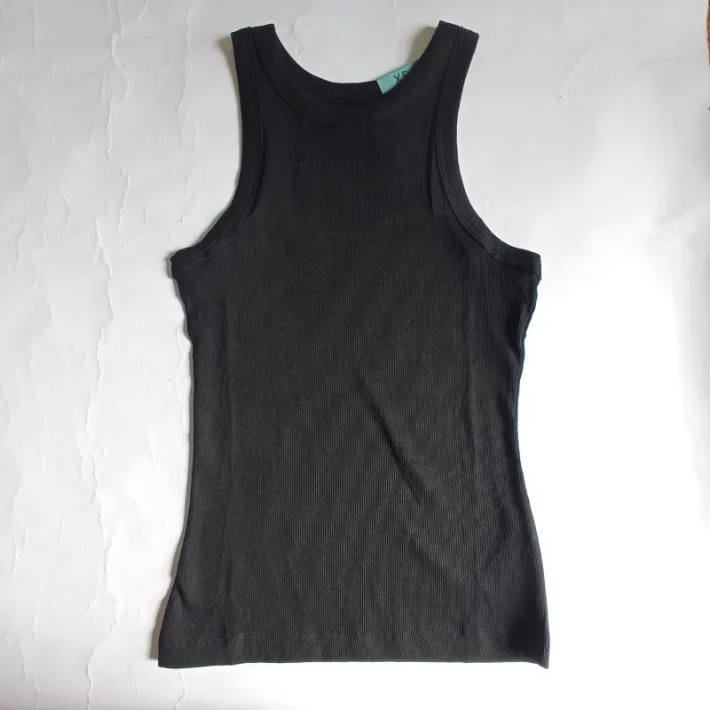 Camiseta color negro 
