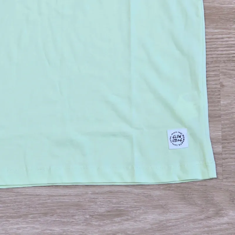 Camiseta color verde pastel
