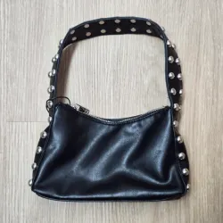 Cartera Con detalles Plateados