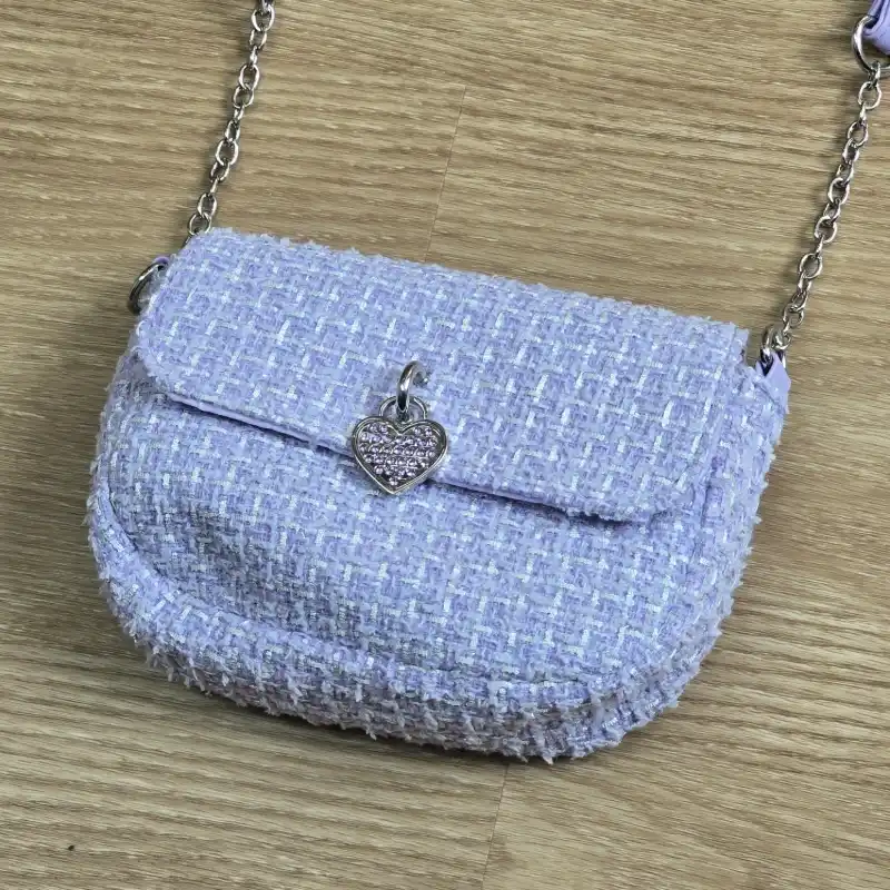 Cartera Morada con Corazón