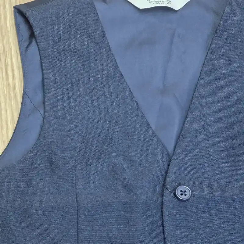 Chaleco color azul prucia elegante y sencillo