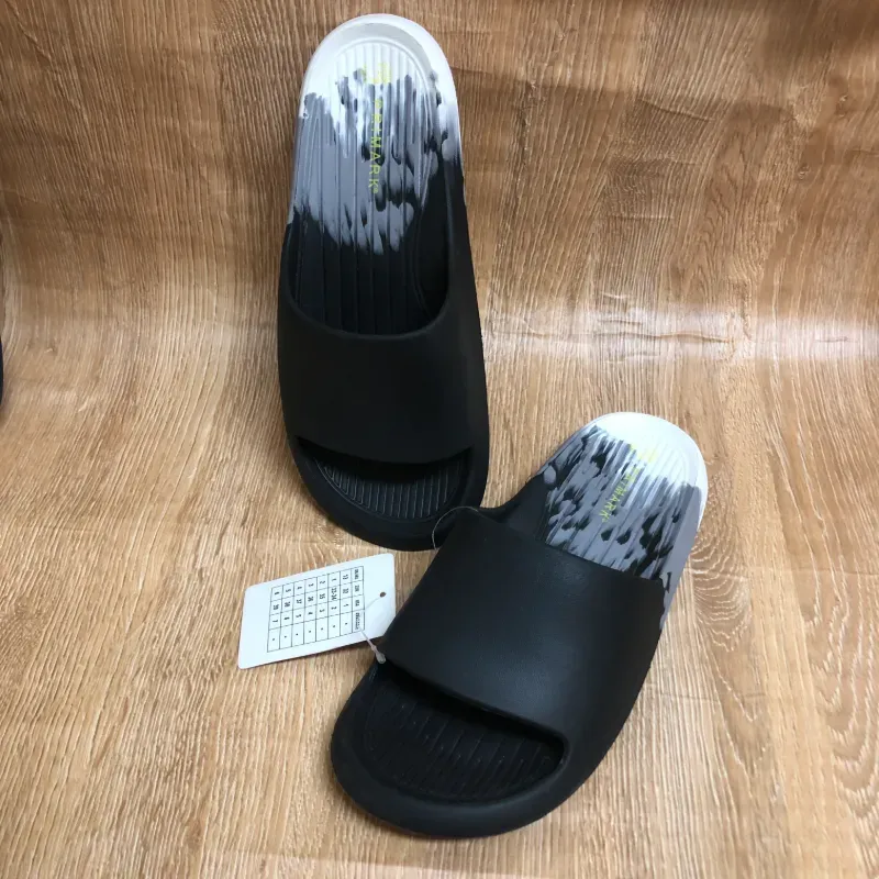 Chancletas color negro con blanco