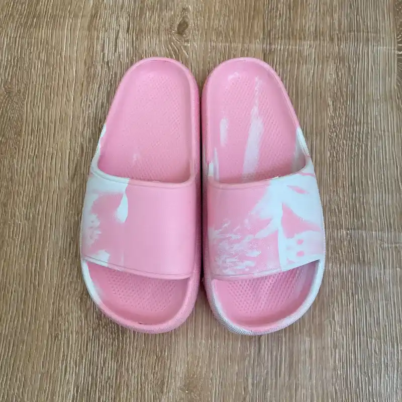Chancletas color rosadas y blancas 