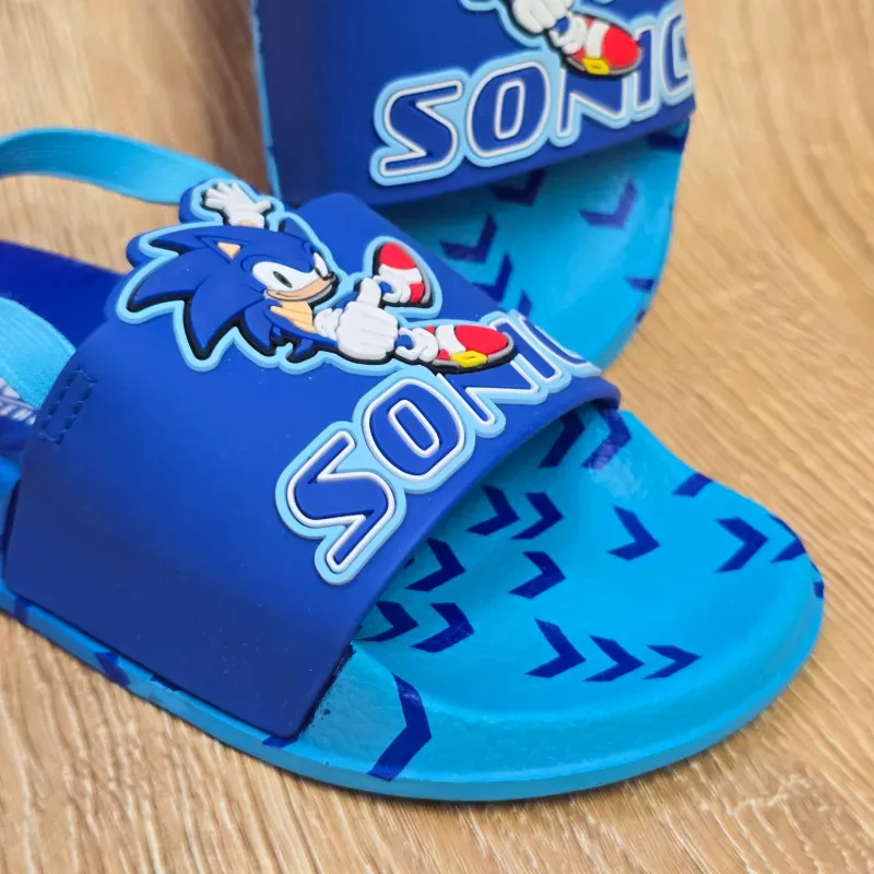 Chancletas de Sonic agarradas detras
