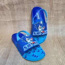 Chancletas de Sonic agarradas detras