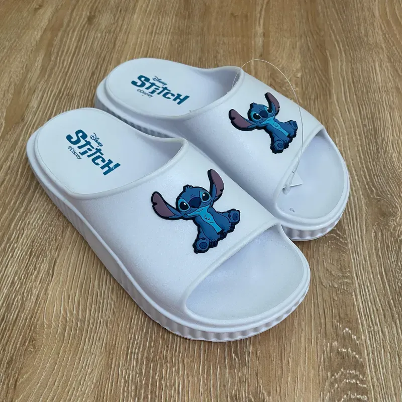 Chancletas de Stitch color blanco 