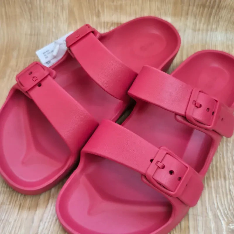 Chancletas prácticas Engomadas