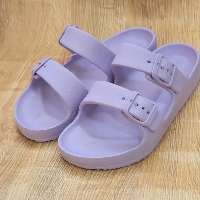 Chancletas practicas engomadas descalzadas color violeta