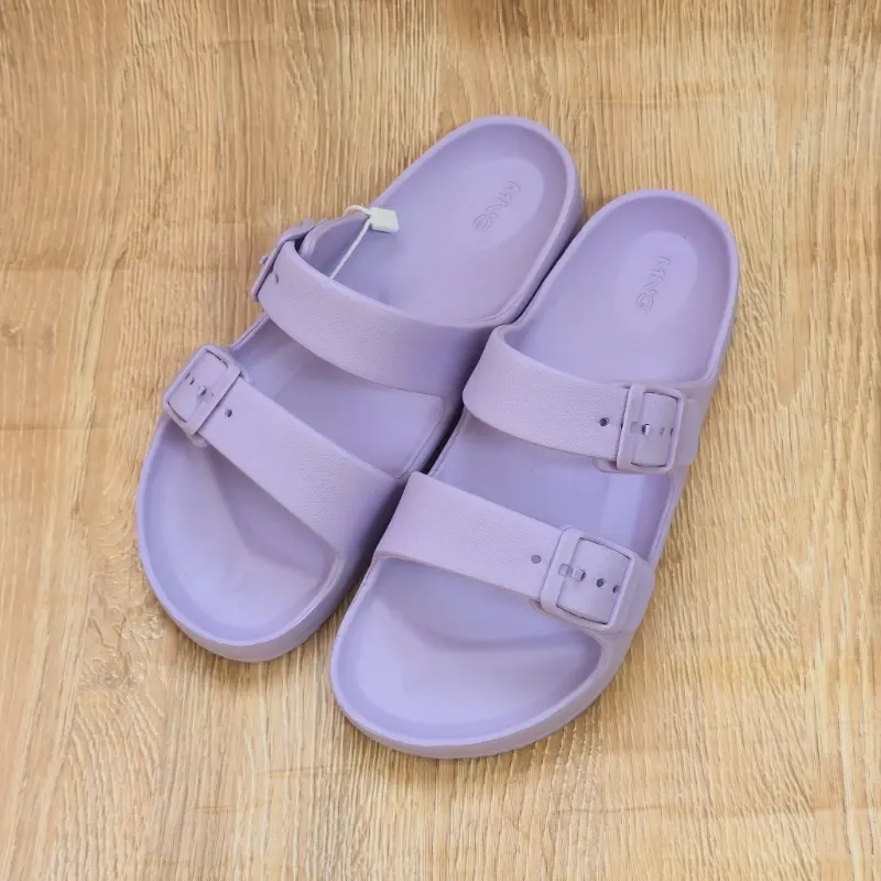Chancletas practicas engomadas descalzadas color violeta