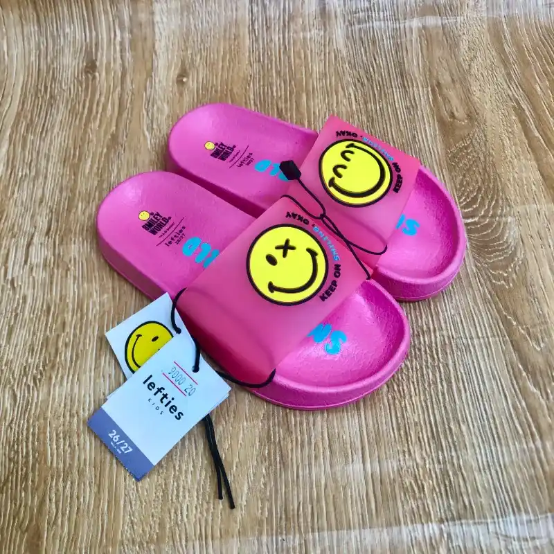 Chancletas "Smiley World" color rosado