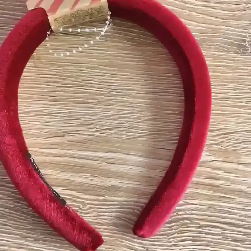 Cintillo de gamuza color rojo 