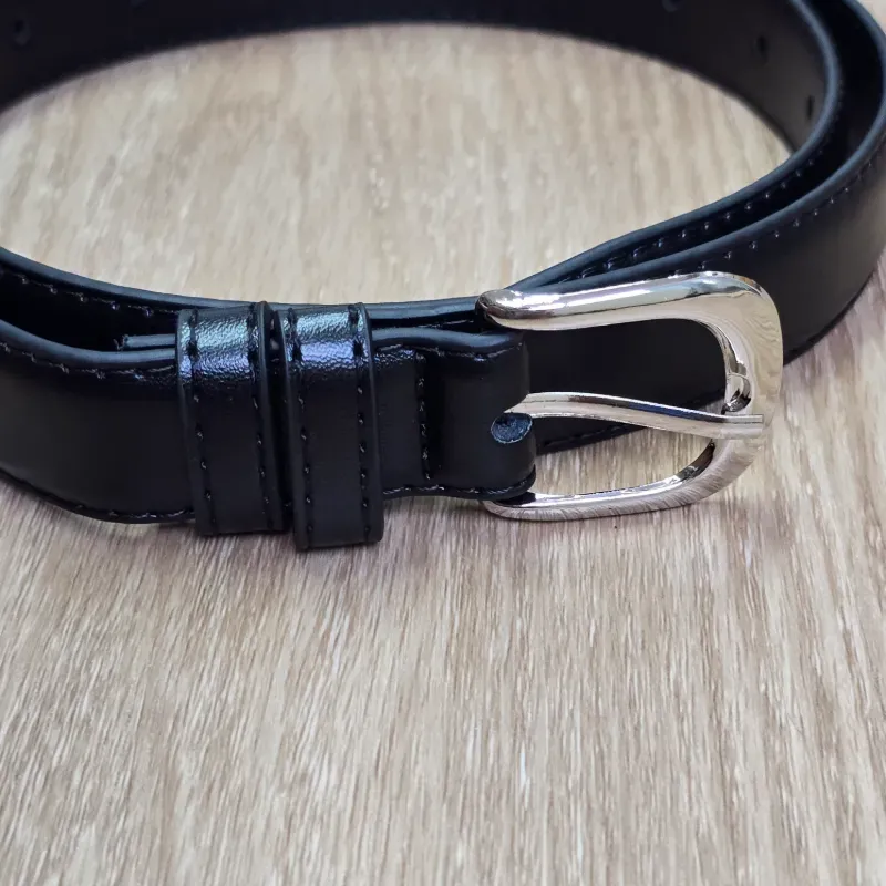 Cinto estilo cuero color negro