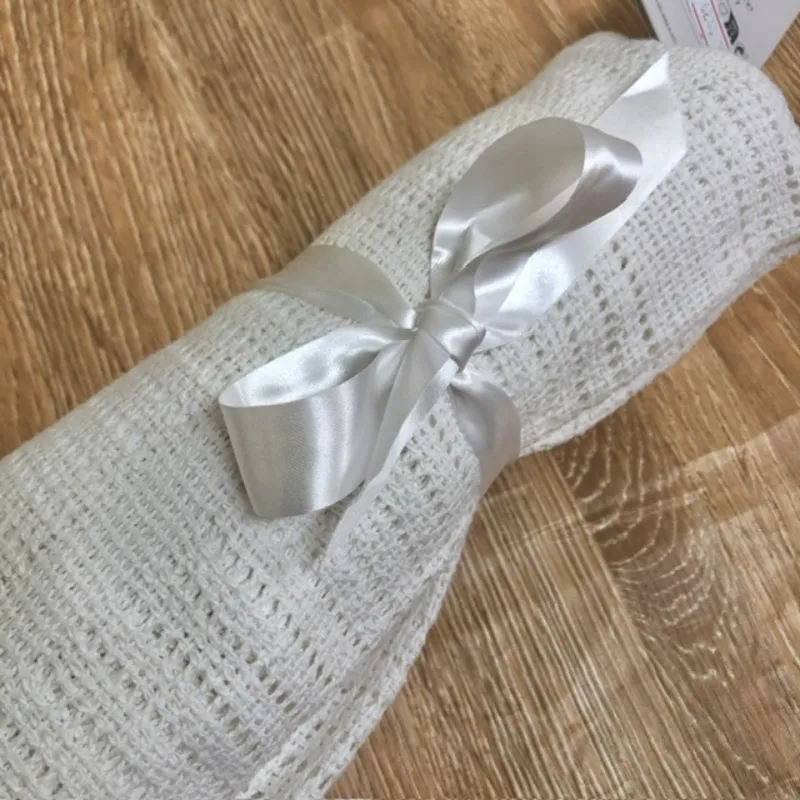 Colcha tejida color blanco 