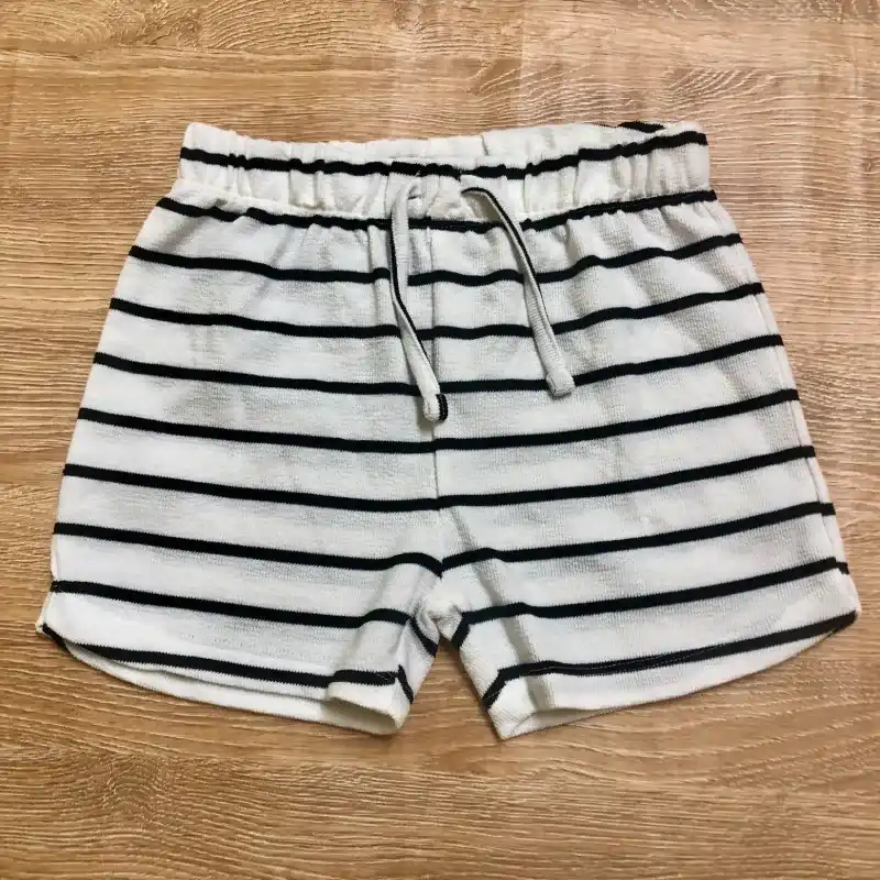 Conjunto a rayas color negro y blanco 