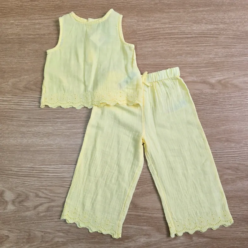 Conjunto amarillo de bambula bordado