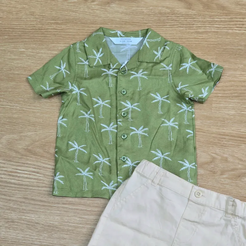 Conjunto beich con camisa verde con Palmas