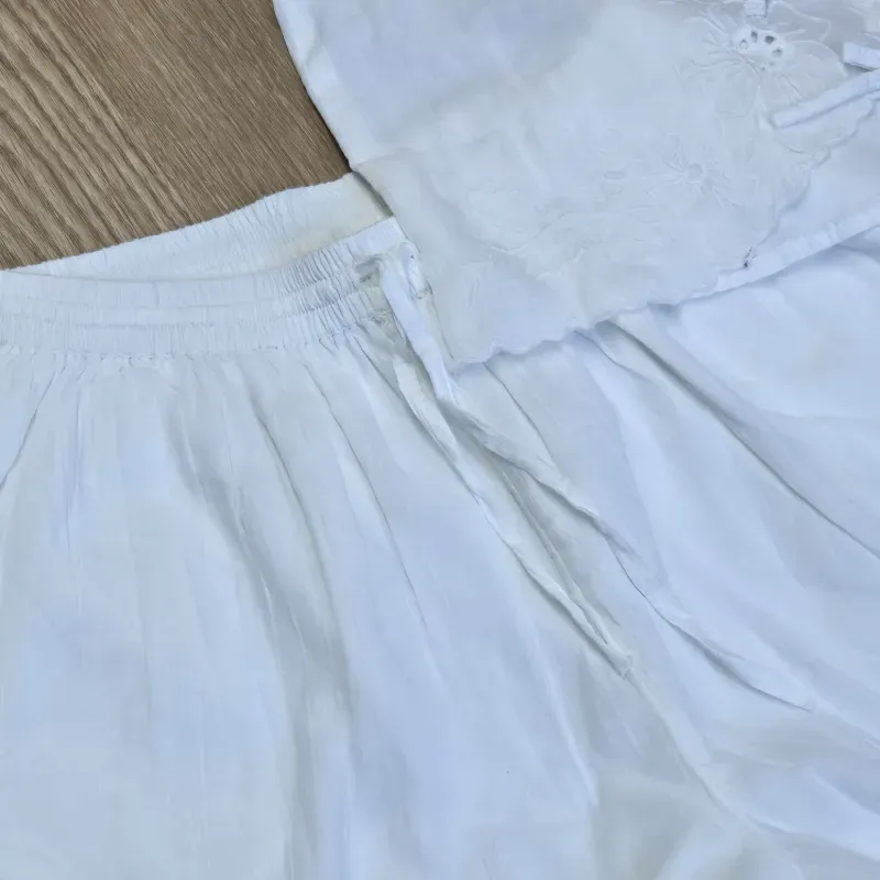 Conjunto Blanco Elegante de Flores