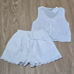 Conjunto Blanco Elegante de Flores