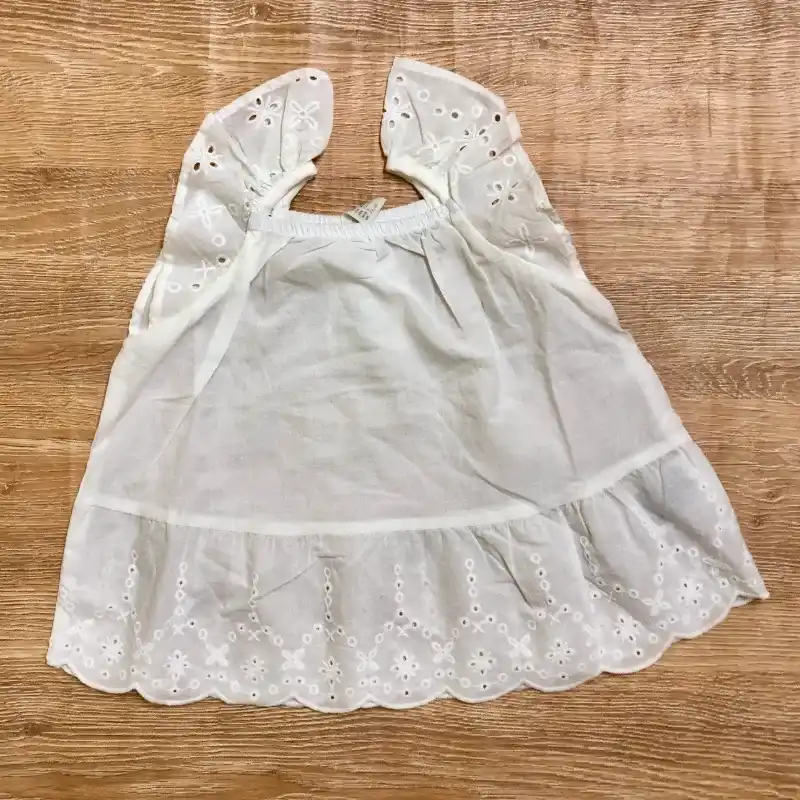 Conjunto blanco y azul con cintillo