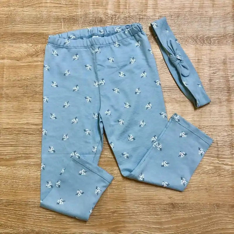 Conjunto blanco y azul con cintillo