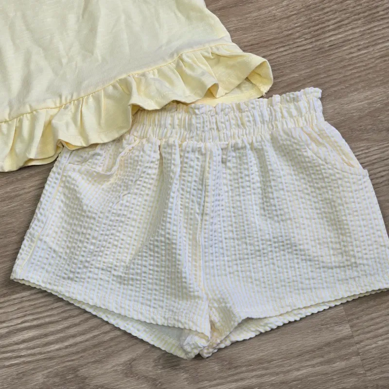Conjunto color amarillo de short y blusa