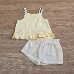 Conjunto color amarillo de short y blusa