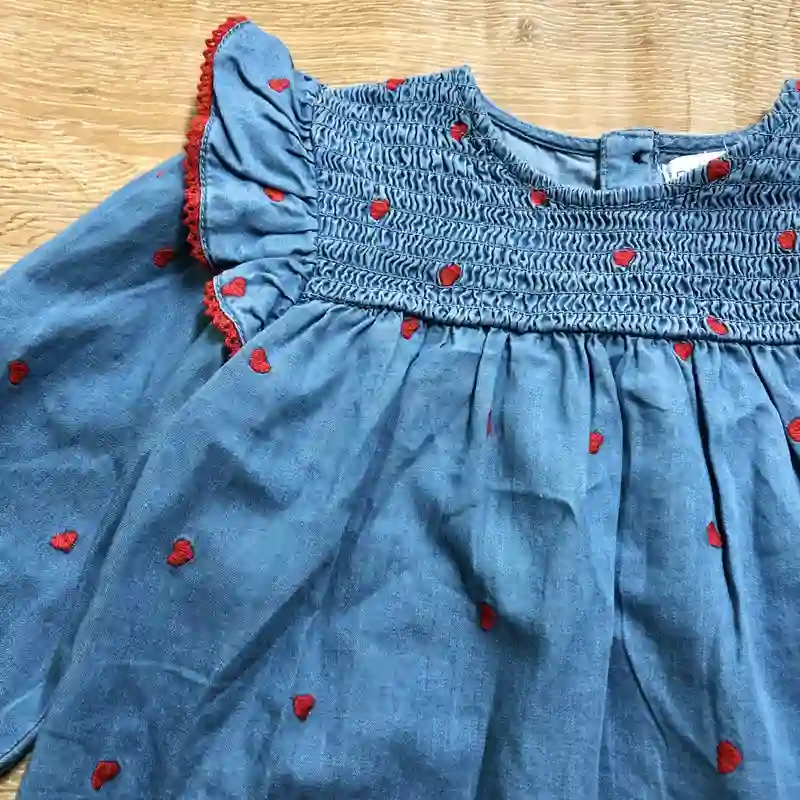 Conjunto color azul con corazones