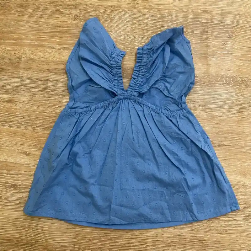 Conjunto color azul con flores 