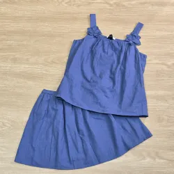 Conjunto color azul con flores