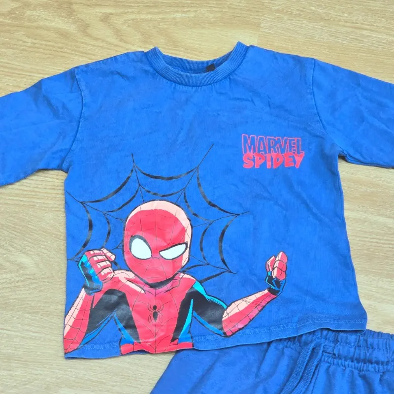 Conjunto color azul oscuro de Spiderman