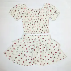Conjunto color blanco con flores 