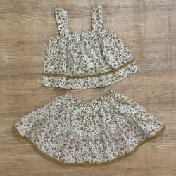 Conjunto color blanco con flores 