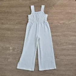 Conjunto color blanco con lazos