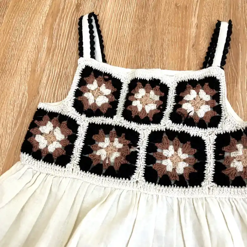 Conjunto color crema con parte tejida 
