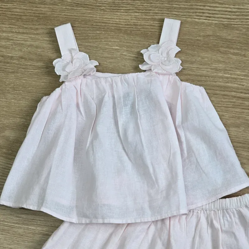 Conjunto color rosa con Flores