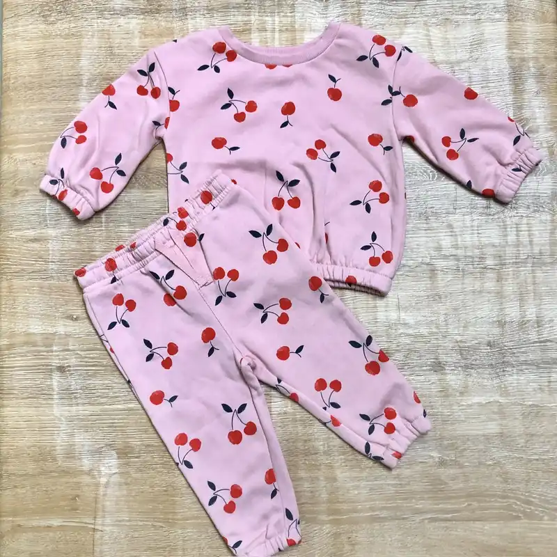 Conjunto con cerezas color rosado 