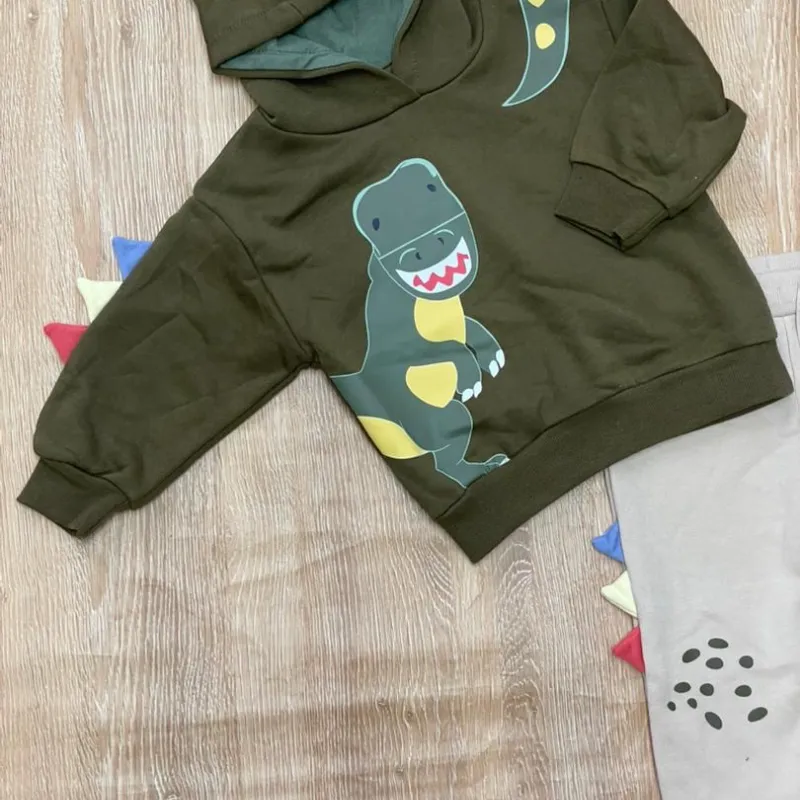 Conjunto con dinosaurio 