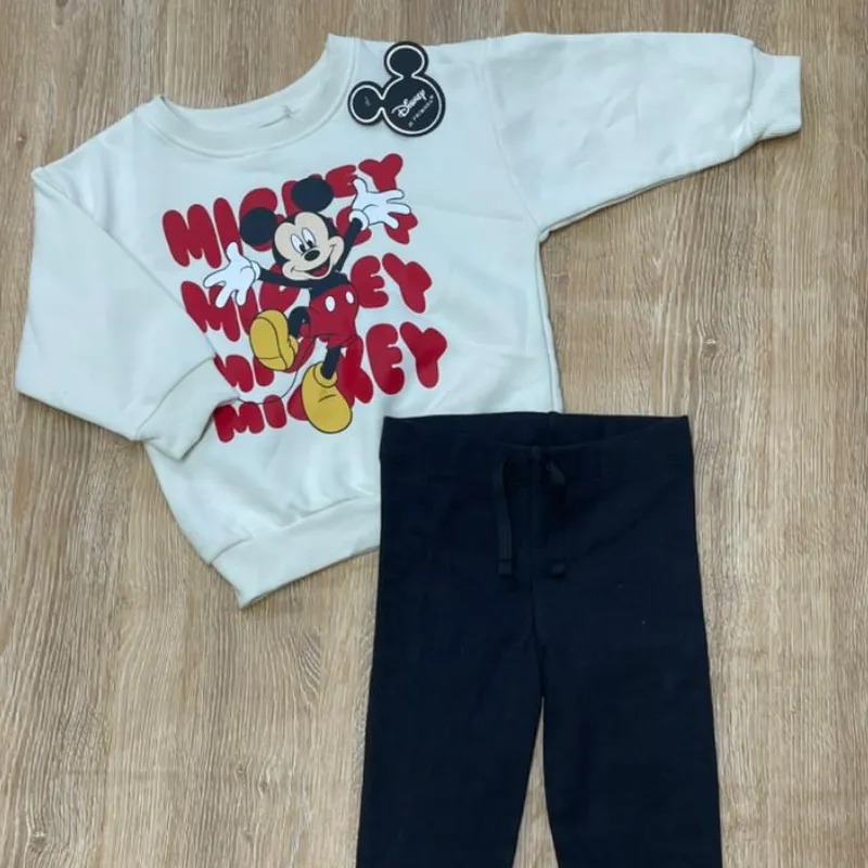 Conjunto con Mickey Mouse blanco y negro 
