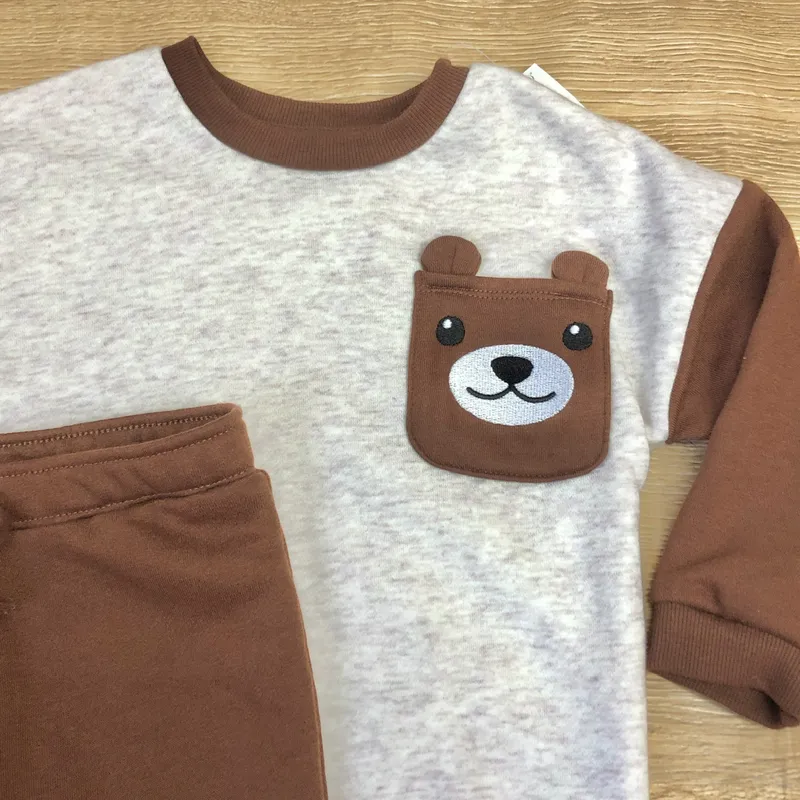 Conjunto con osos color marrón 