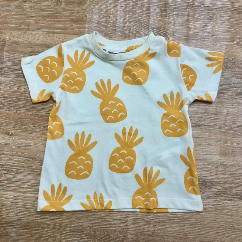 Conjunto con piñas color amarillo