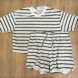 Conjunto con rayas blancas y negras 